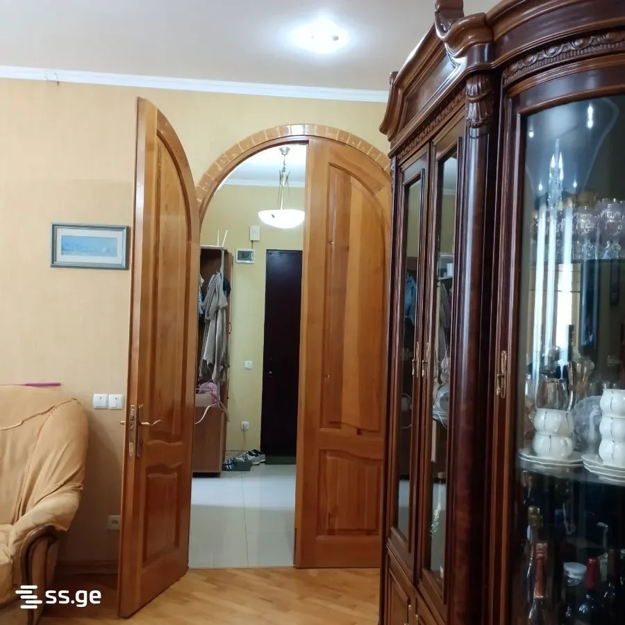 იყიდება 5-ოთახიანი ბინა, ვარკეთილი - ფოტო 4